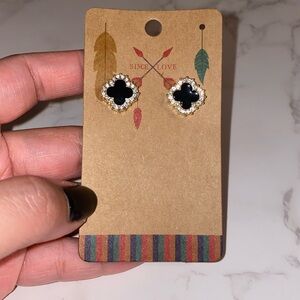 BLACK STUDDED EARRINGS WITH STONE OUTLINE - GOLD TONED